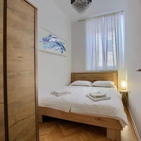 Apartment Augustus Pula